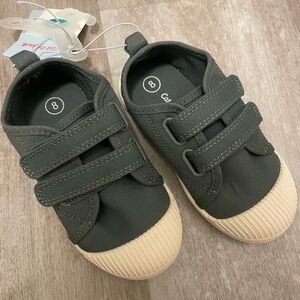 NWT Cat & Jack - Toddler Boys Size 8 Sneakers in Green and Cream